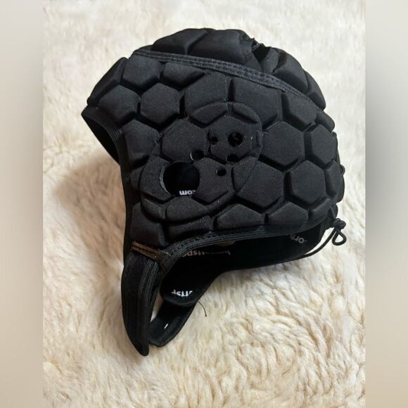 Amazon Black Protective Sports Helmet - Picture 4 of 6